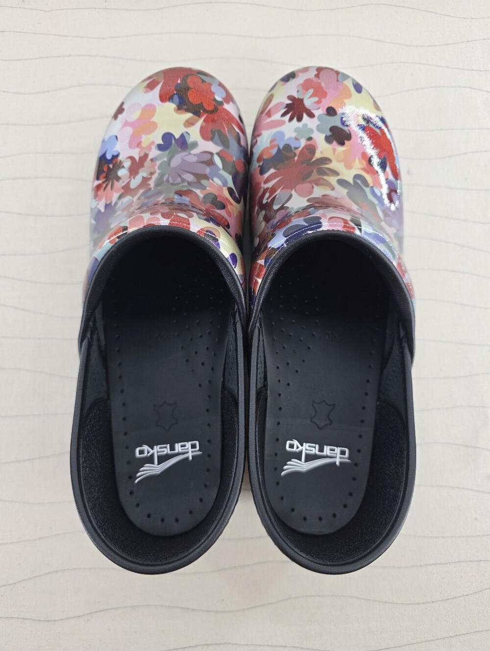 Dansko Womens Professional Patent Leather Boho Flower Clogs Sz 40 EU (9.5-10US) - Picture 6 of 12